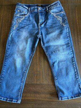 DKIN‎ Blue Denim CAPRI Jeans Bedazzled Embroidered 12 Cotton blend Stretch Comfy